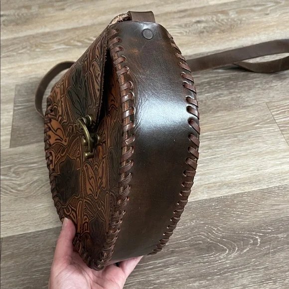 Brown boho western tooled floral leather crossbody bag made in Mexico - Picture 3 of 12